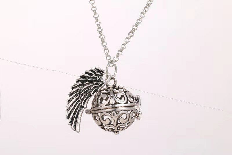 Angel wings necklace