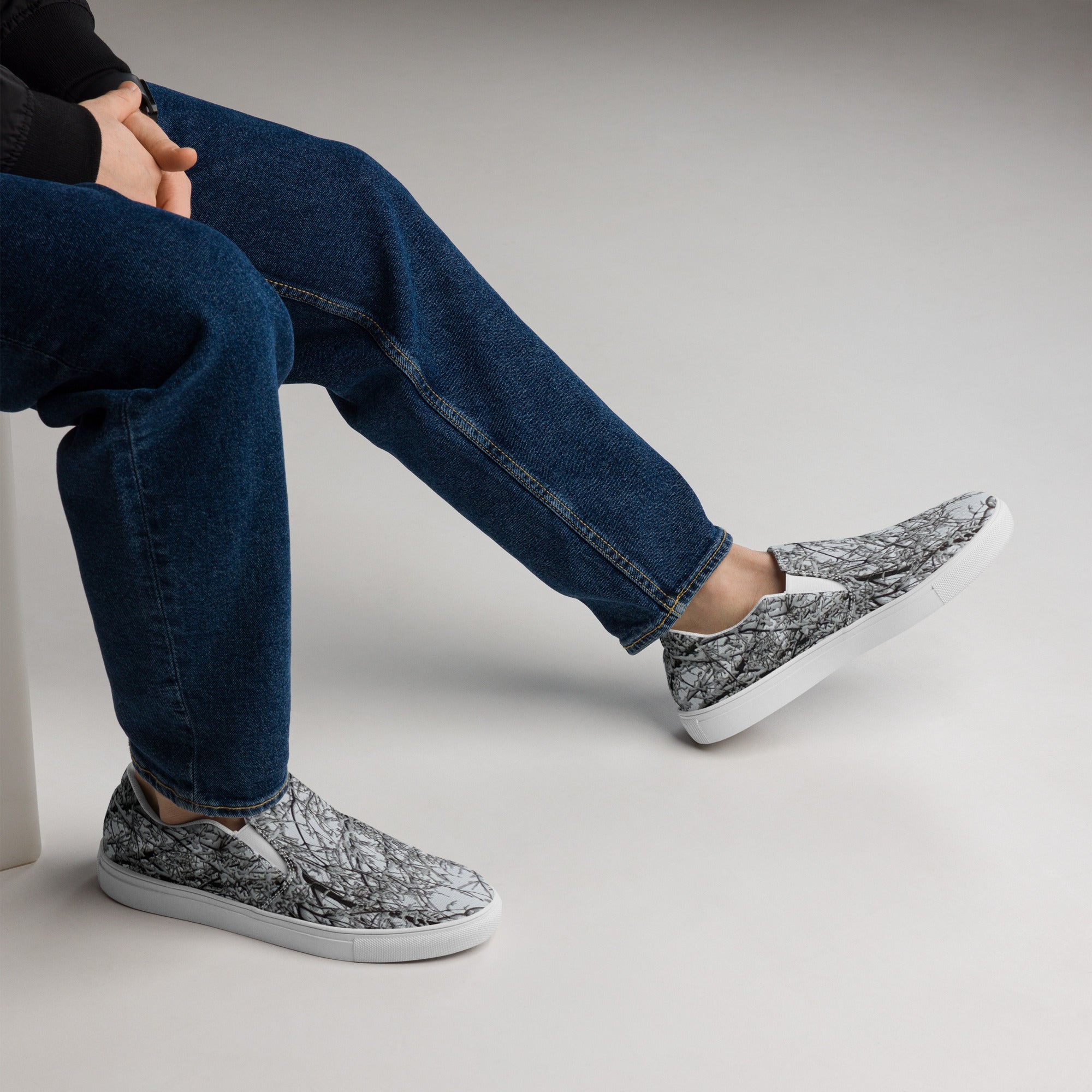 Men’s slip-on canvas shoes Black and white tree